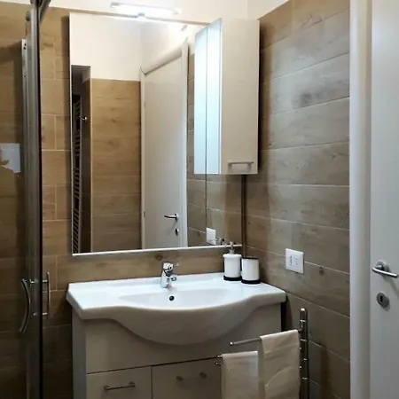 Quiet And Charming In The Centre With Air Conditioned Como