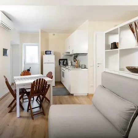 Lejlighed Quiet And Charming In The Centre With Air Conditioned Como