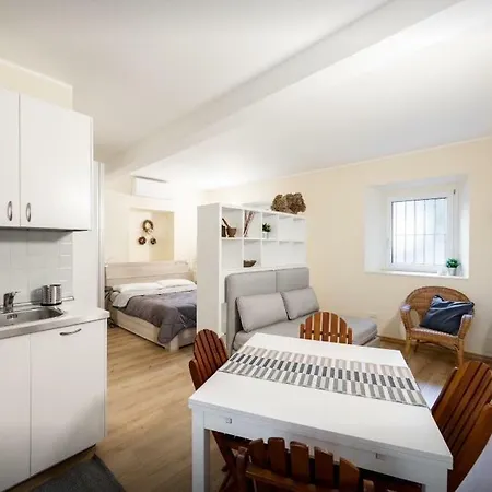 Quiet And Charming In The Centre With Air Conditioned Como